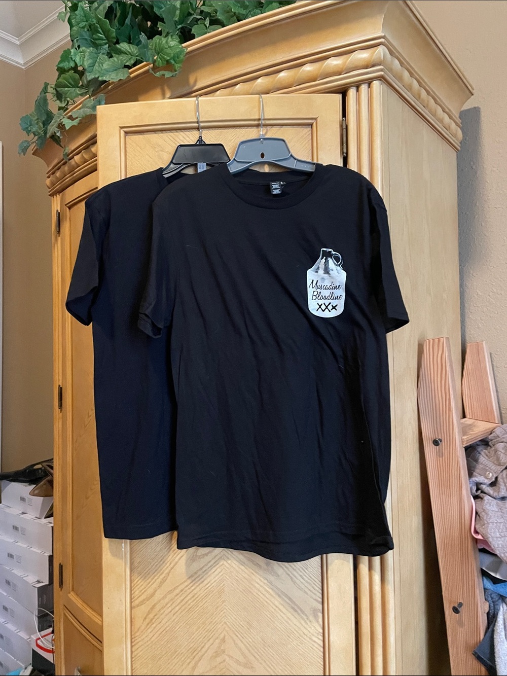 District muscadine bloodline black tee shirts size small two tees